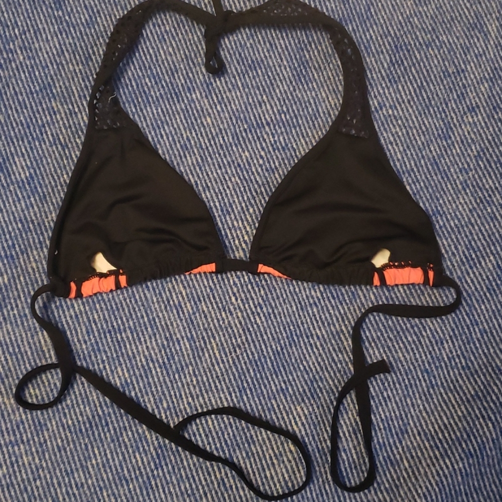 Bikini - Picture 3 of 4